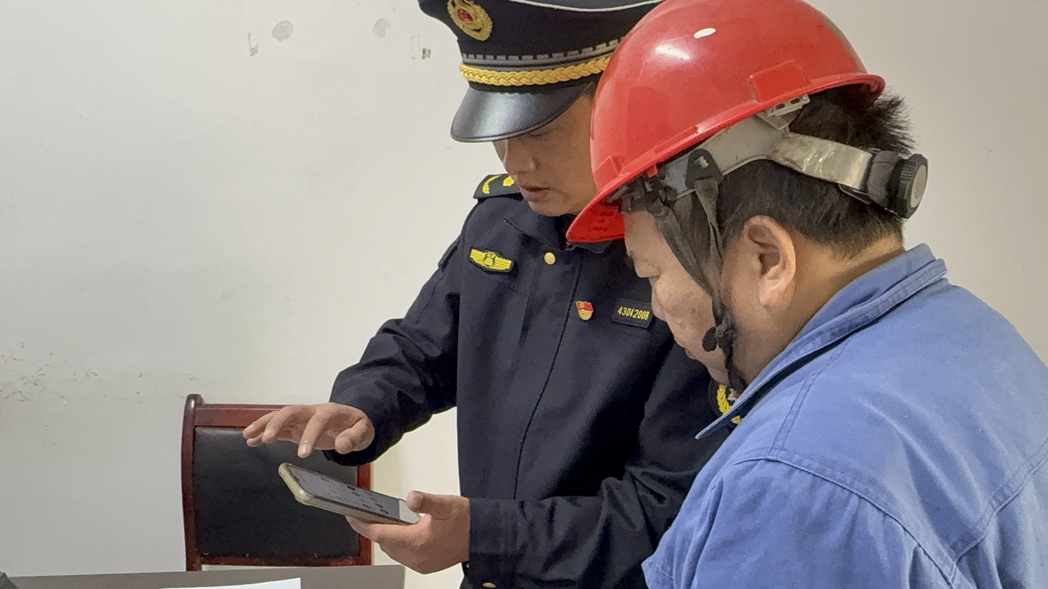 精準(zhǔn)施策 源頭治理——岳塘大隊織密建筑揚塵“防控網(wǎng)”