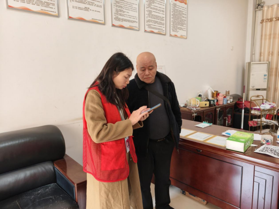 長塘社區(qū)為新業(yè)態(tài)勞動(dòng)者發(fā)放“暖新禮包”