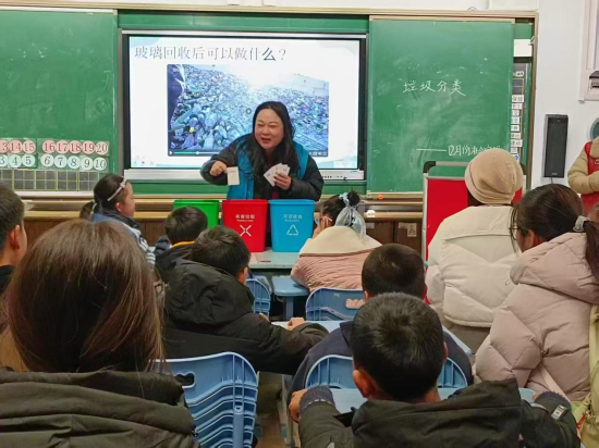 金耐社區(qū)：垃圾分類進校園 小課堂點亮環(huán)保心