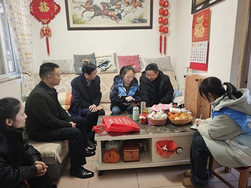 国家统计局湘潭调查队一行来岳塘区陪访指导月度劳动力调查及大样本轮换建筑物和住房清查工作