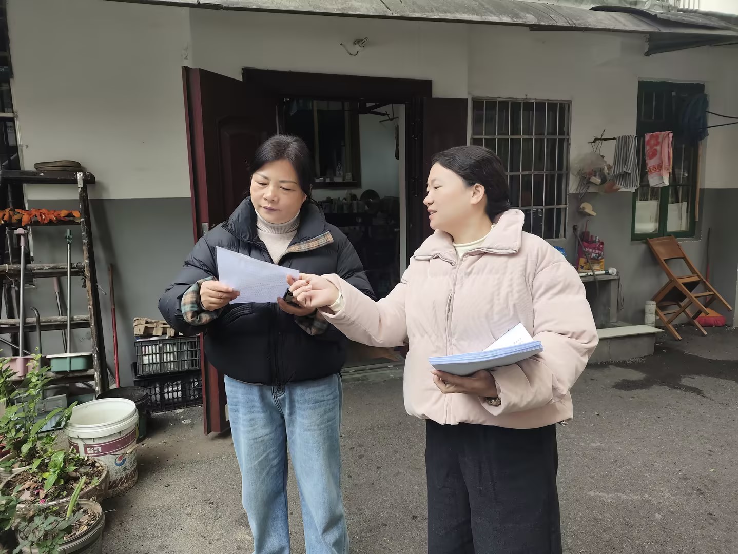 守护蓝天白云 ​三株岭社区打好禁烧“组合拳”