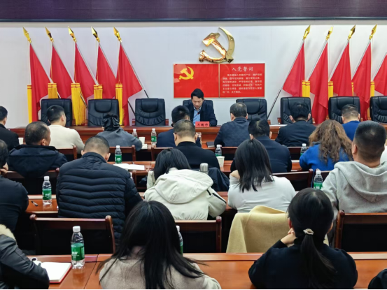 區(qū)領(lǐng)導(dǎo)到霞城街道宣講黨的二十屆四中全會(huì)精神