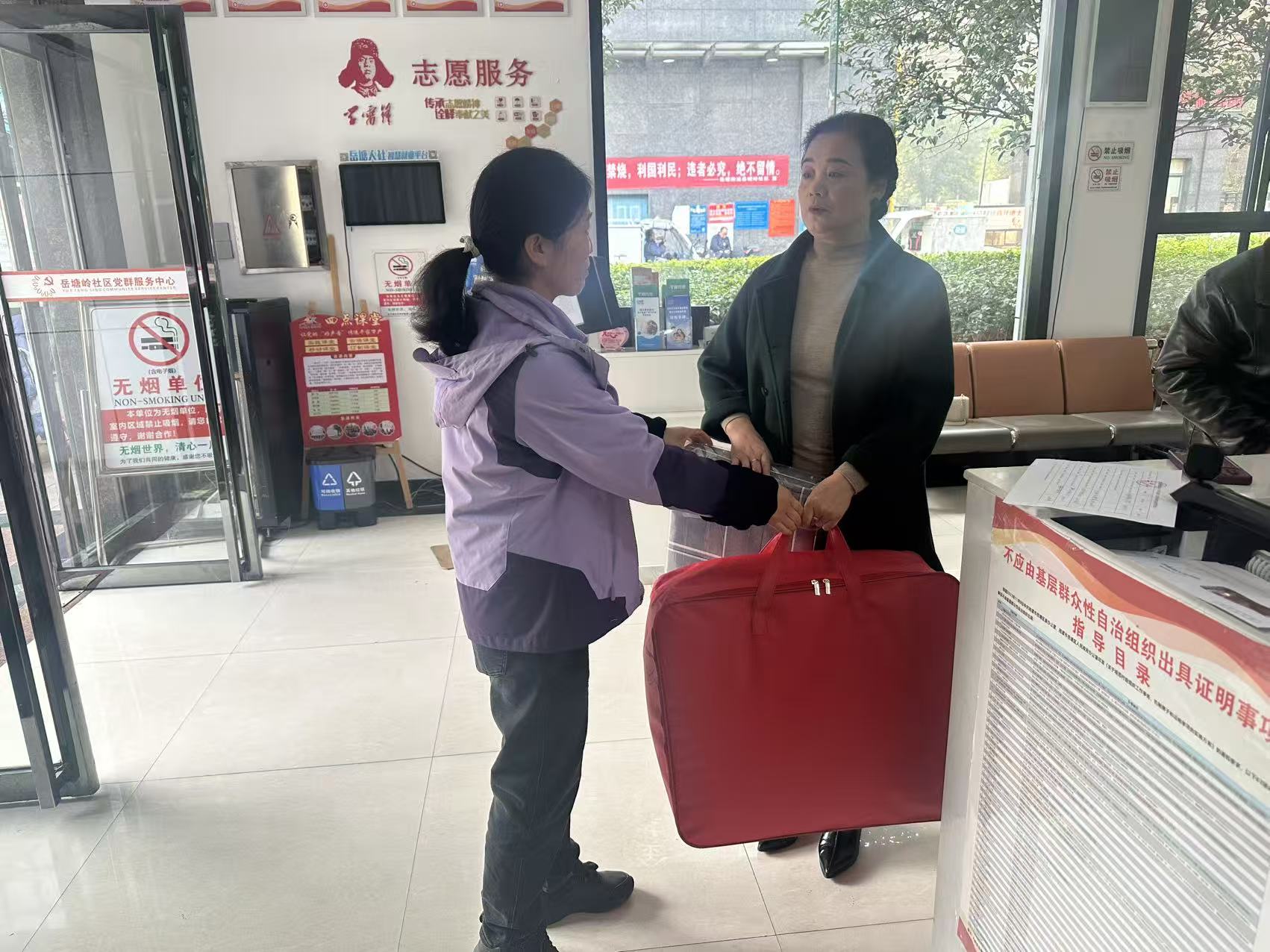 岳塘嶺社區(qū)開展困境兒童關愛慰問行動 溫情護航成長路