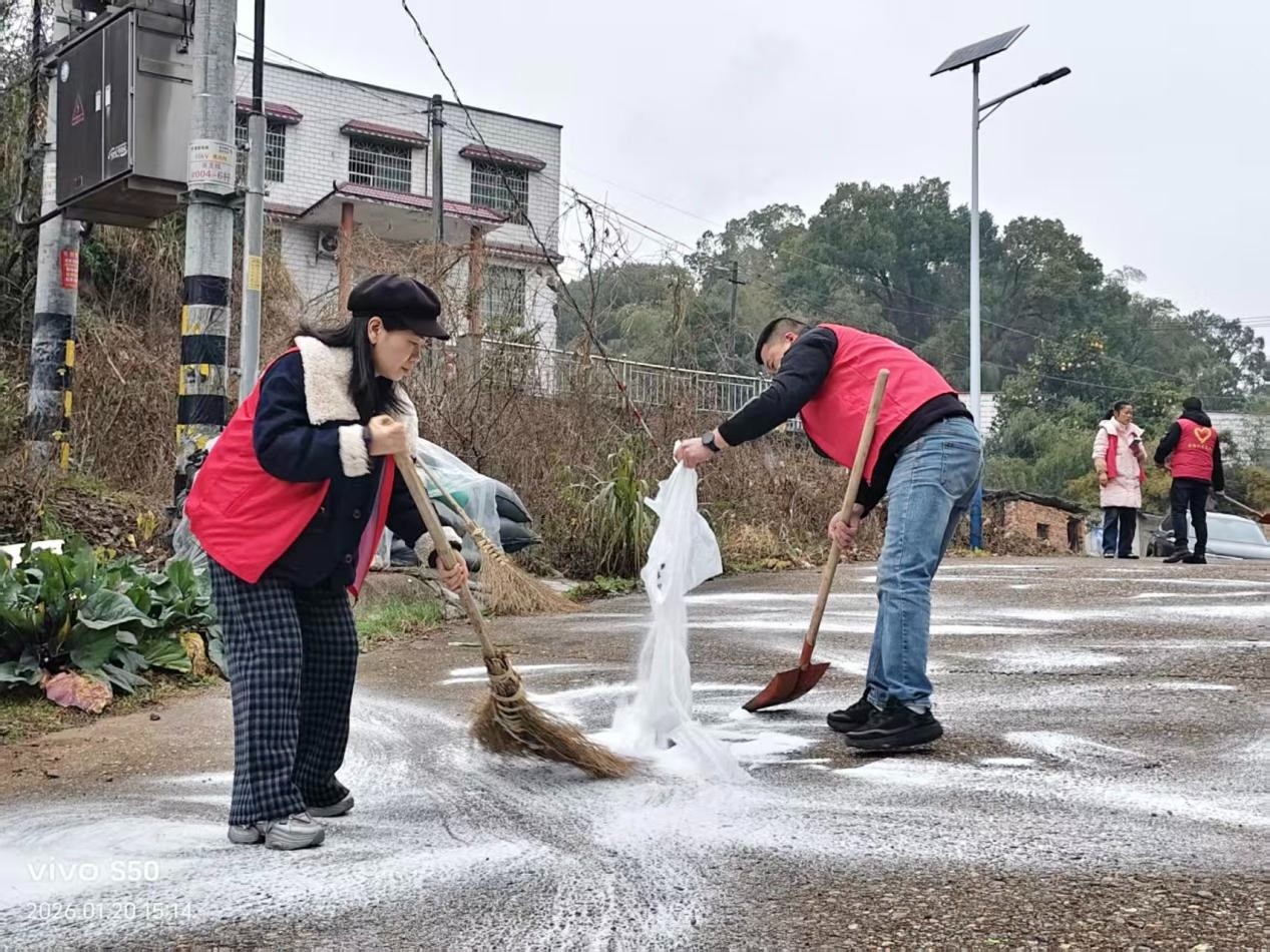 双马街道：低温来袭速响应  双线发力护平安