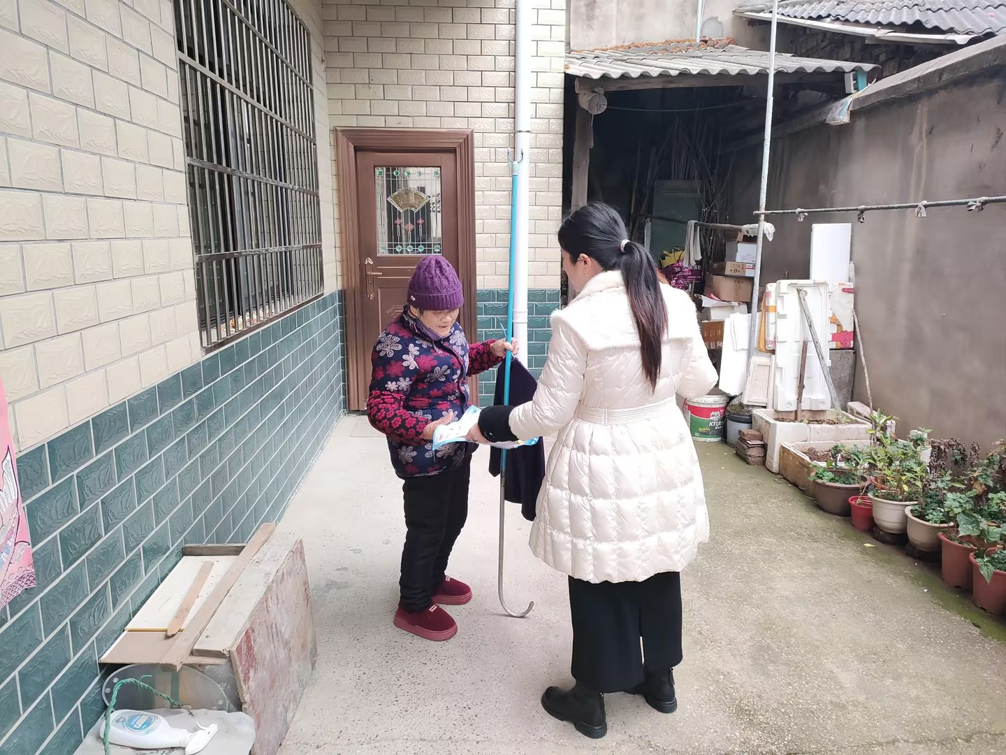 牡丹社区开展低温天气安全宣传工作