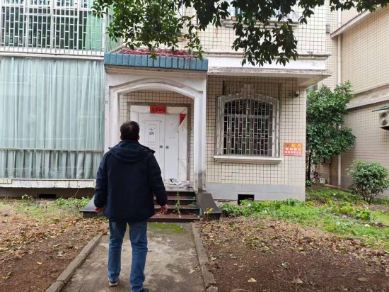 橫街社區(qū)開展“拉網(wǎng)式”危房安全隱患排查行動