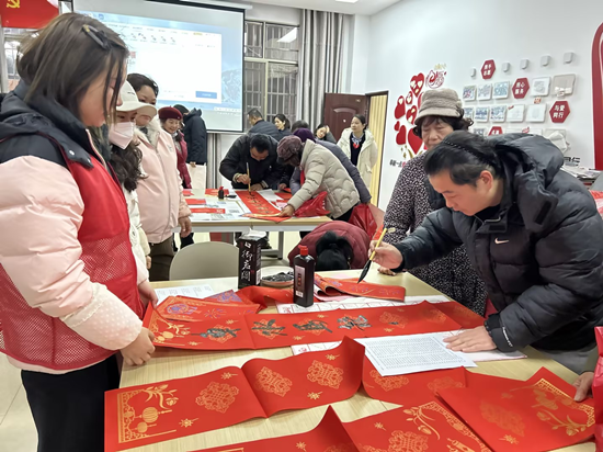 向陽社區(qū)：墨香傳福暖民心 義診護(hù)航迎新春