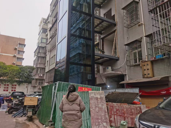 節(jié)前筑牢安全防線 長塘社區(qū)開展電梯加裝施工安全專項檢查