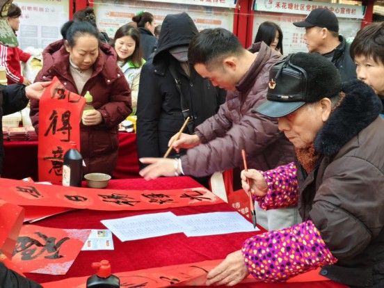 禾花塘社區(qū)年貨節(jié)熱鬧開(kāi)市 人氣爆棚