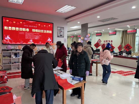 我爱湘潭我的家丨横街社区开展写春联送福字活动