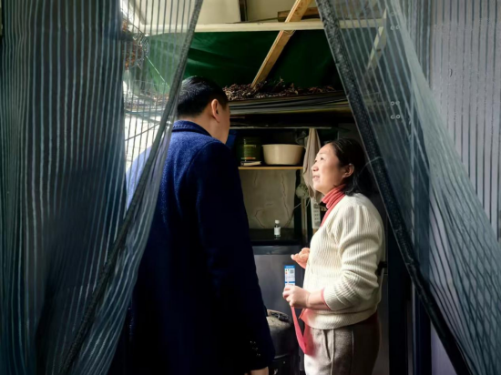 長塘社區(qū)：快速響應(yīng)居民訴求 成功勸導(dǎo)違規(guī)熏臘肉行為