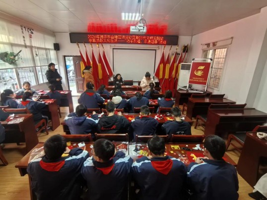 铁园社区开展“巧手织福，非遗迎春”寒假实践活动