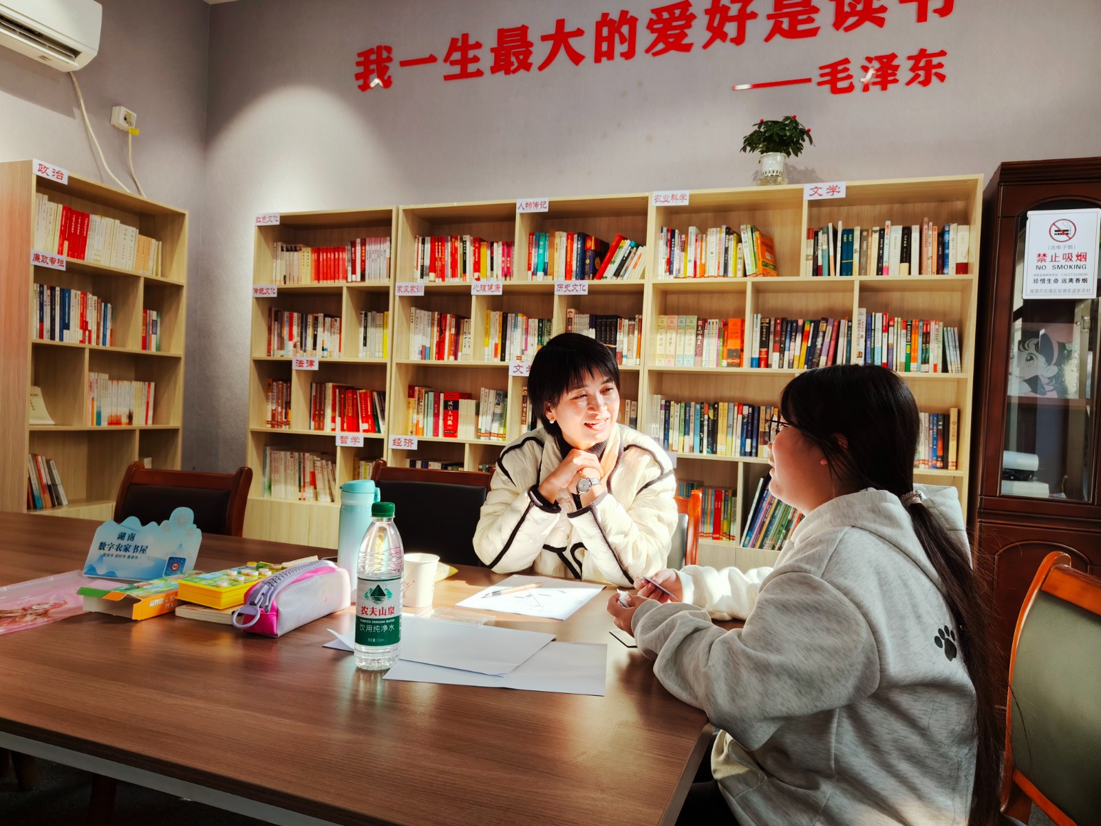 新农村：农家书屋变身“趣学乐园”与“心灵驿站”