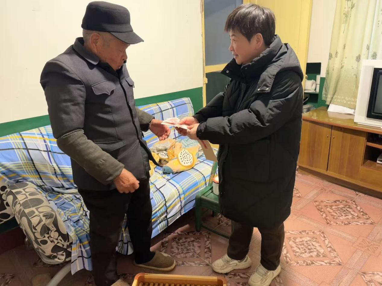 桥湾社区：岁寒情暖送关怀  走访慰问暖民心