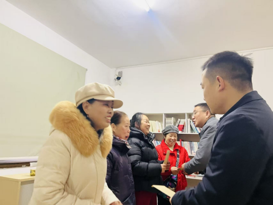 區(qū)人大代表走訪慰問(wèn)安樂(lè)社區(qū)困難居民