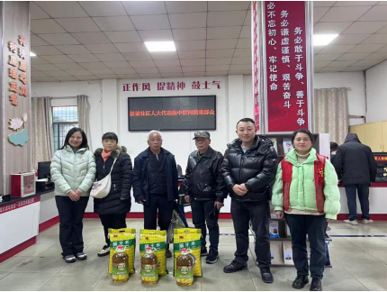 板塘社區(qū)：新春走訪送溫情 濃濃關(guān)懷暖人心