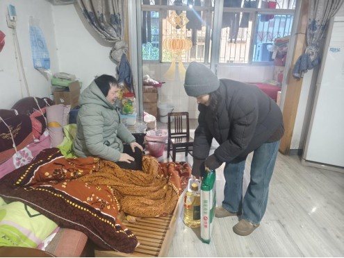 情暖特殊群體 鴉雀塘社區(qū)開展節(jié)前“敲門行動”