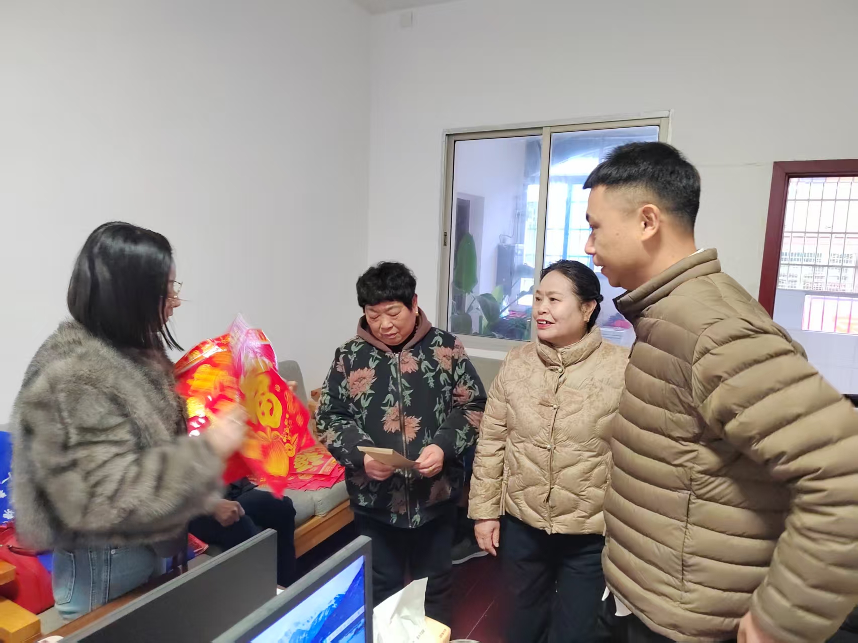 板塘街道開展計生特殊家庭春節(jié)專項慰問活動