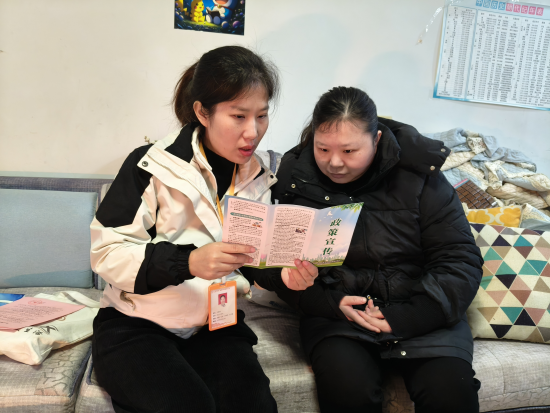 云峰社区开展就业帮扶“敲门行动” 暖心助民就业