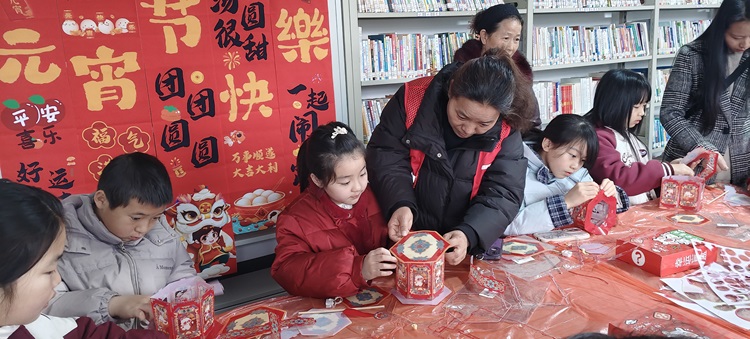 昭山鎮(zhèn)楠木村農(nóng)家書屋開展元宵主題活動