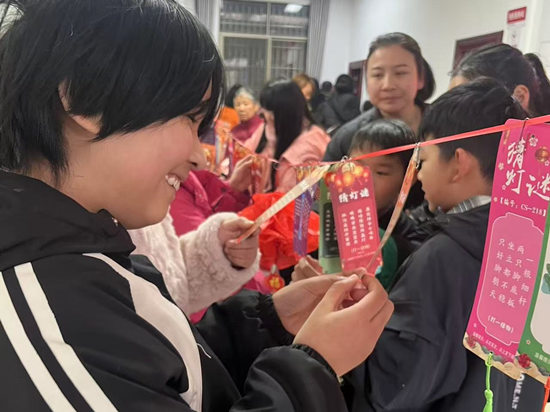 向陽社區(qū)：親子同樂鬧元宵 暖心服務(wù)伴成長