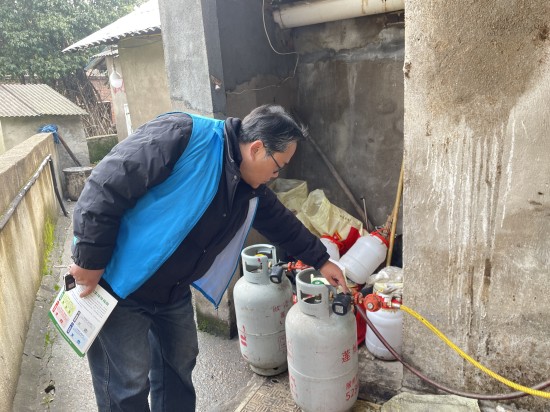 橫街社區(qū)開展“垃圾分類宣傳+燃氣隱患排查”專項行動