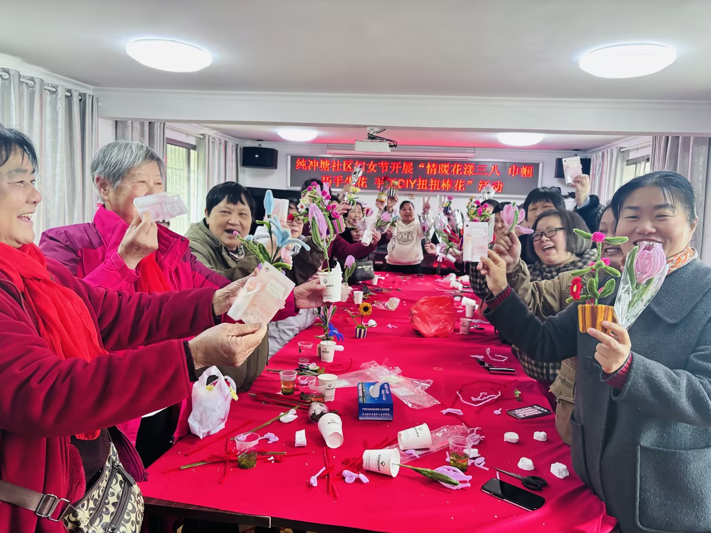 純沖塘社區(qū)：情暖花漾三八 巾幗巧手生花