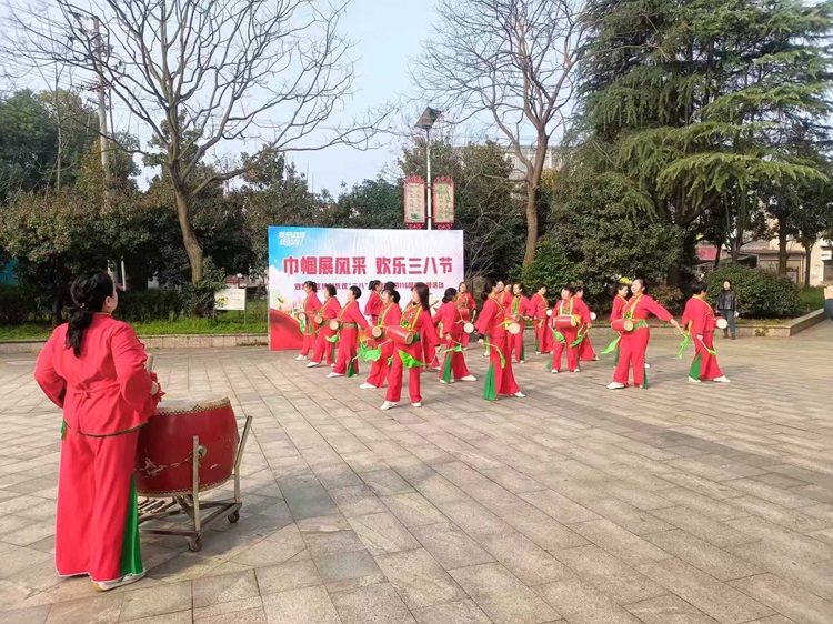 巾幗展風(fēng)采 歡樂(lè)三八節(jié)——雙建社區(qū)開(kāi)展“三八”國(guó)際婦女節(jié)主題活動(dòng)