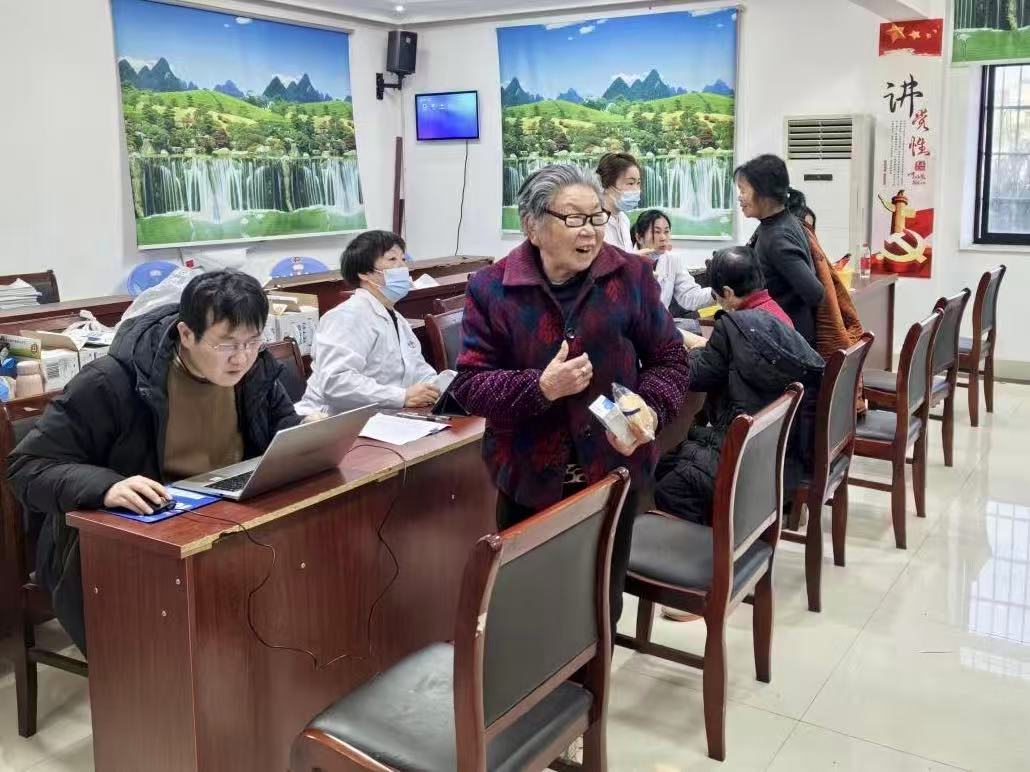 月華村黨群服務(wù)中心開(kāi)展系列惠民活動(dòng)