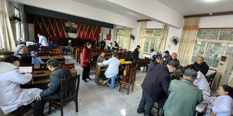 楠木村開展65歲以上老年人免費(fèi)健康體檢活動(dòng)