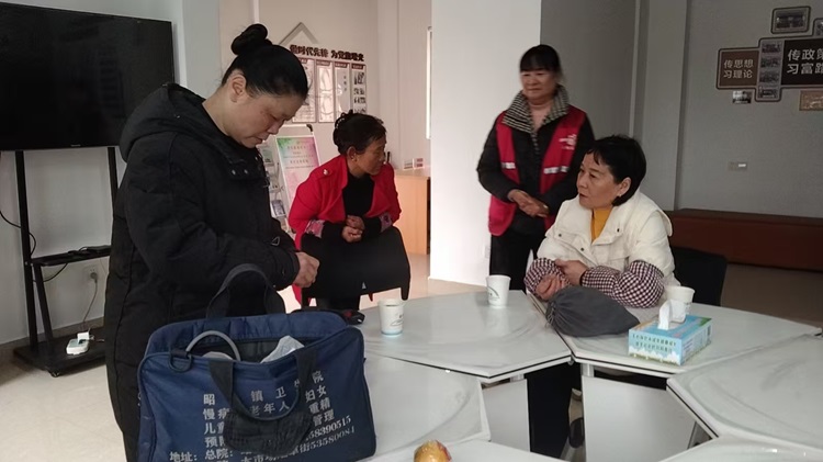 昭山鎮(zhèn)窯洲社區(qū)：織密健康服務(wù)網(wǎng) 便民體檢進(jìn)社區(qū)