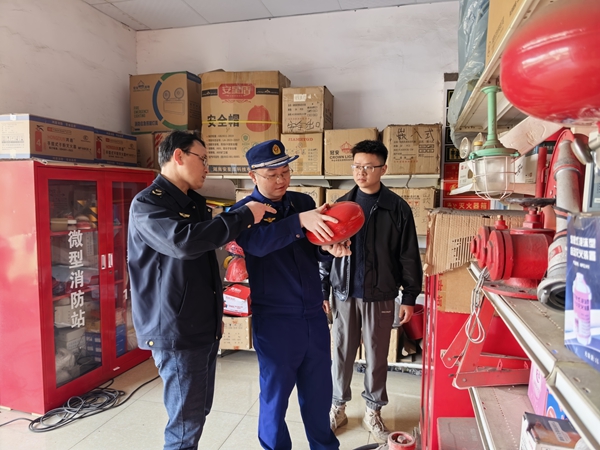 岳塘區(qū)消防救援局聯合區(qū)市場監(jiān)督管理局開展消防產品專項檢查