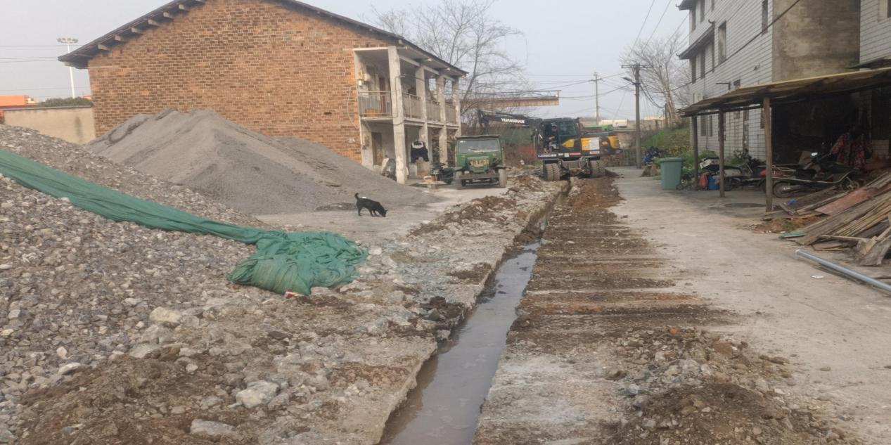 下摄司村：帮民解“渴” 疏通用水“梗阻”