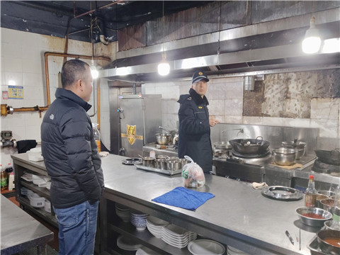 三角坪社區(qū)深入開展燃?xì)獍踩挪檎涡袆?dòng)