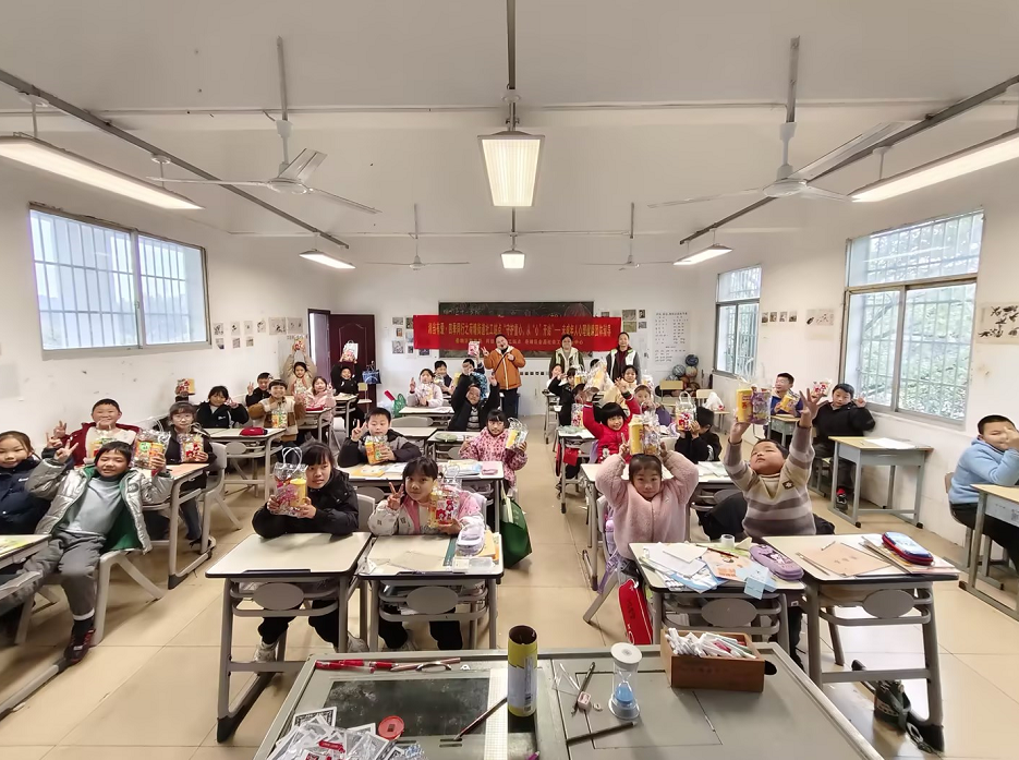 荷塘街道社工站開展“湘當(dāng)有愛·四季同行之守護(hù)童心，從‘心’開始”未成年人心理健康團(tuán)體輔導(dǎo)