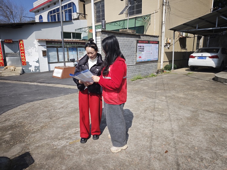 昭山鎮(zhèn)高峰村開展“敲門問需、就業(yè)幫扶”敲門行動