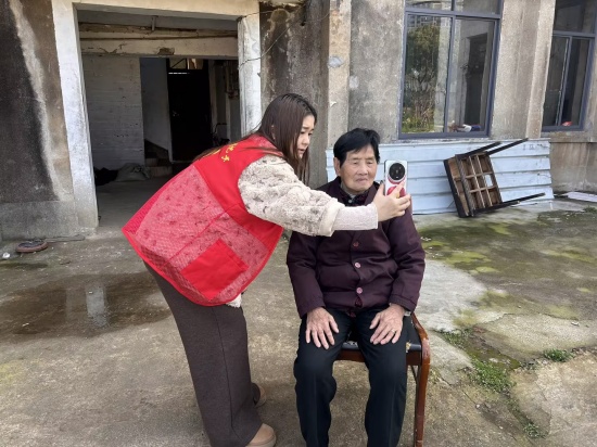 金耐社區(qū)：學(xué)雷鋒踐初心 便民認證暖人心