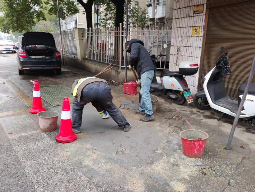 運(yùn)河社區(qū)開展道路安全隱患專項(xiàng)排查整治行動(dòng)