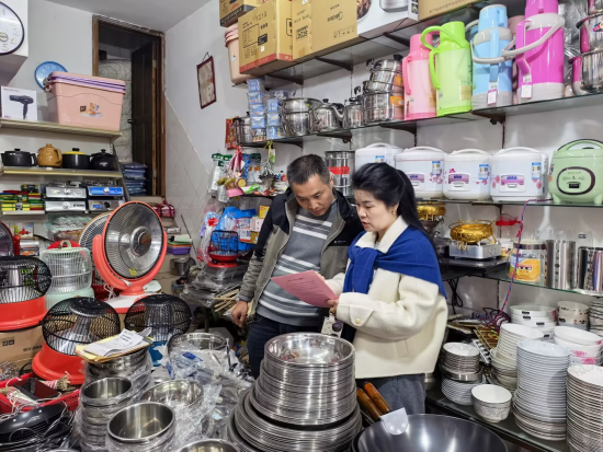 長塘社區(qū)規(guī)范危化品油漆經(jīng)營 筑牢轄區(qū)安全防線