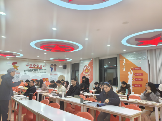 云峰社區(qū)春季青年夜校書法班開班