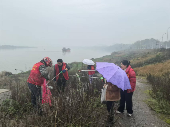 纱厂街社区开展河道集中清洁行动