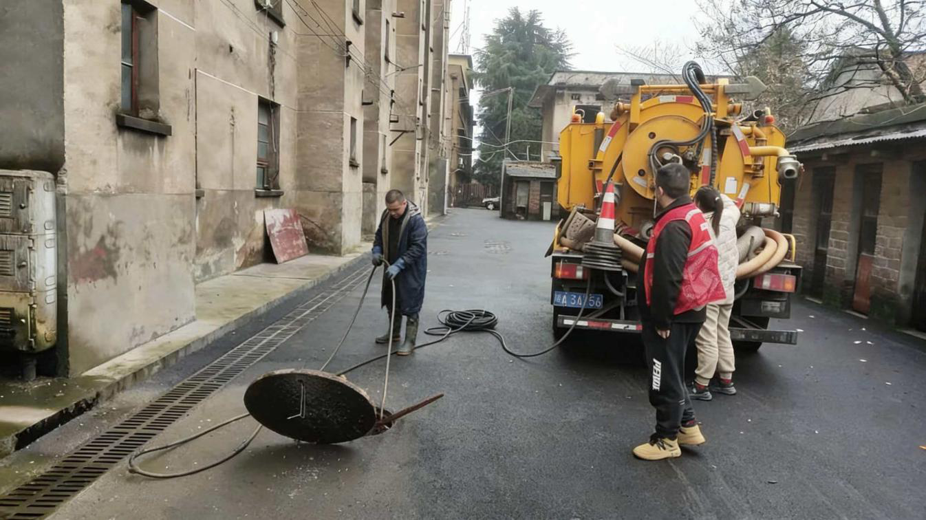 馬家河社區(qū)：疏通下水解民憂 實(shí)干服務(wù)暖民心