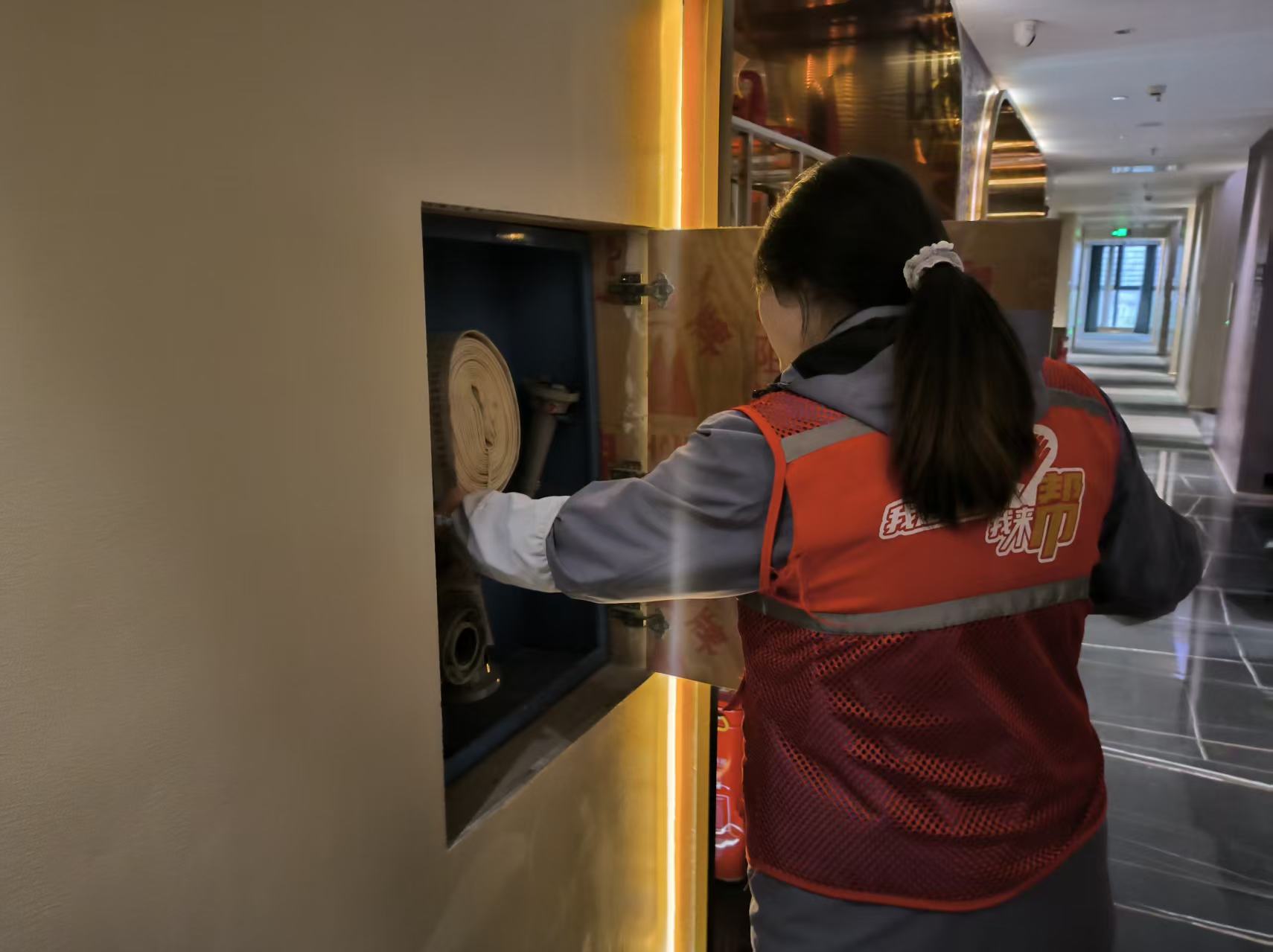 岳塘嶺社區(qū)開(kāi)展消防安全專項(xiàng)檢查行動(dòng)