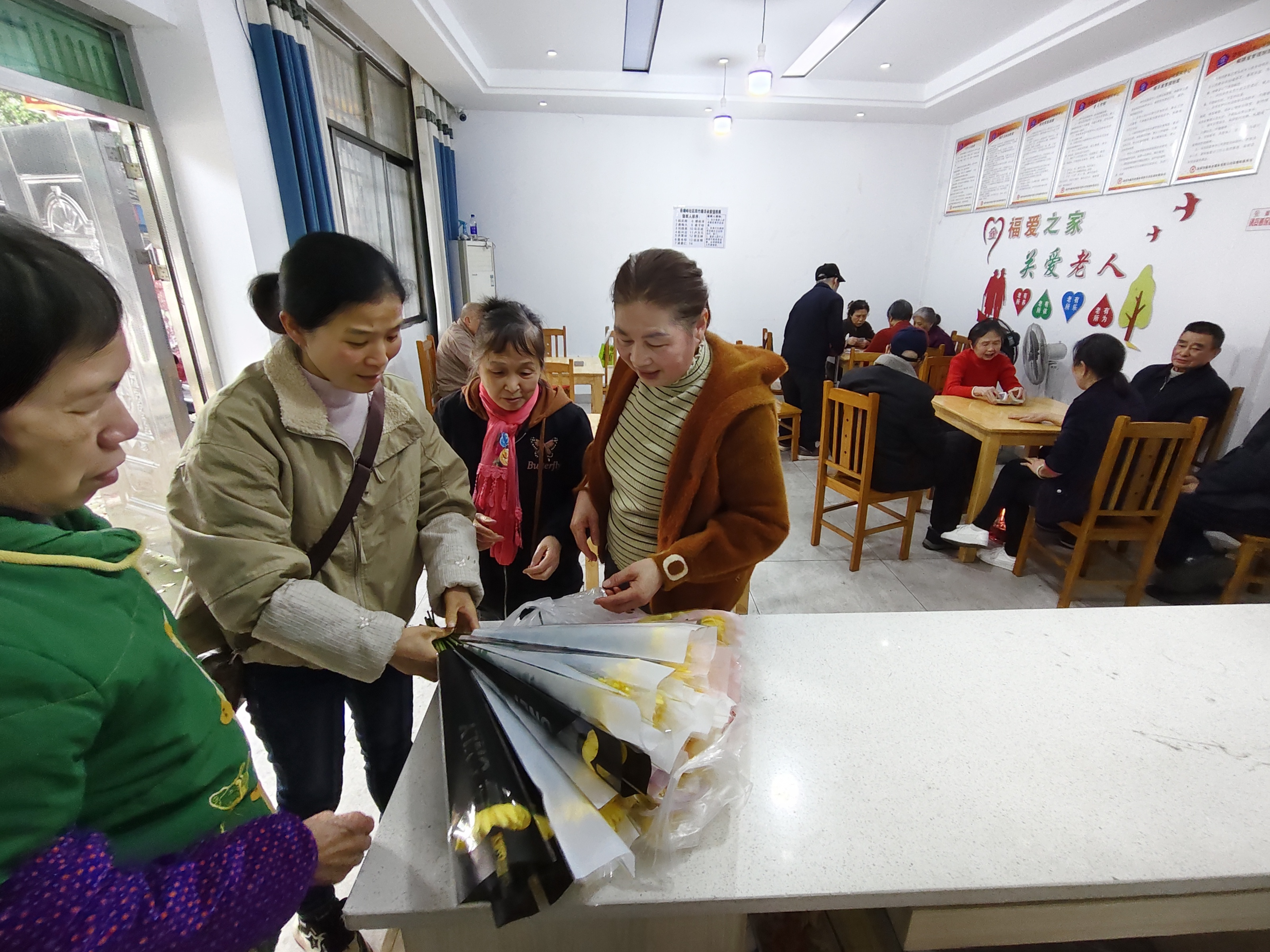 岳塘嶺社區(qū)多形式開(kāi)展清明節(jié)文明祭掃行動(dòng)