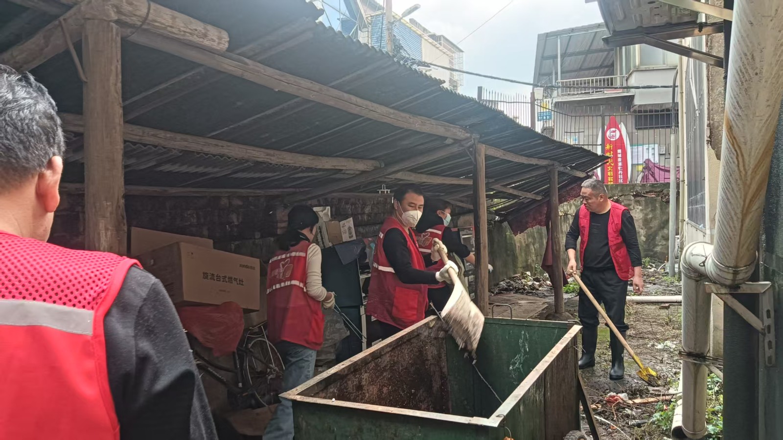 曉塘社區(qū)攜手市應急管理局開展衛(wèi)生大清掃行動