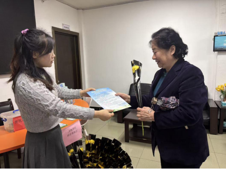 運河社區(qū)開展“文明祭掃·鮮花寄哀思”主題宣傳活動