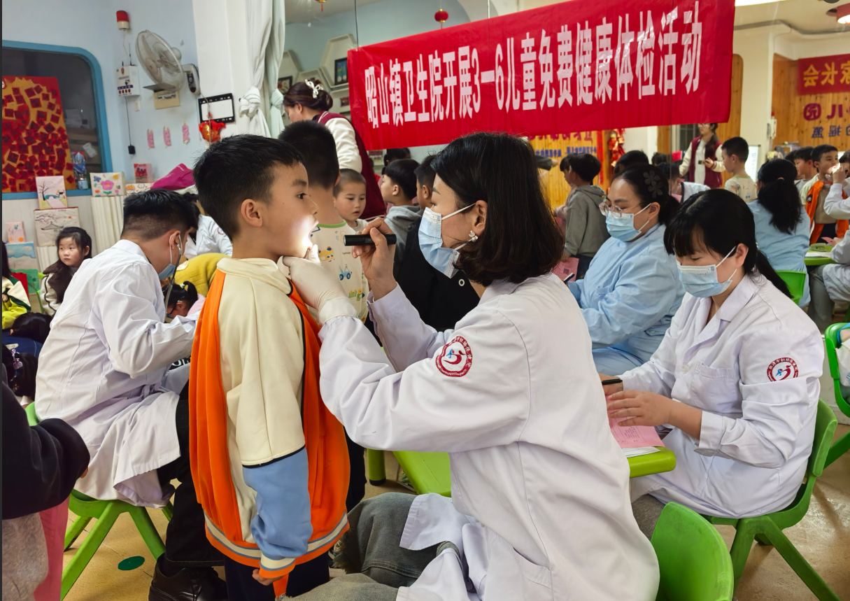 免費體檢護(hù)成長 醫(yī)幼同心筑防線——昭山鎮(zhèn)衛(wèi)生院開展2026年兒童健康體檢活動