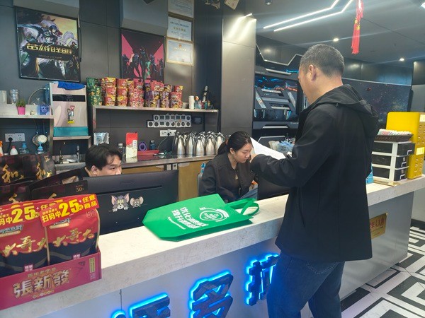 三角坪社區(qū)聯(lián)動街道社會事務(wù)中心開展文體企業(yè)專項(xiàng)走訪行動