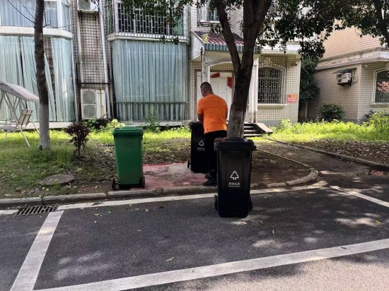 橫街社區(qū)：小區(qū)垃圾桶“煥新升級”