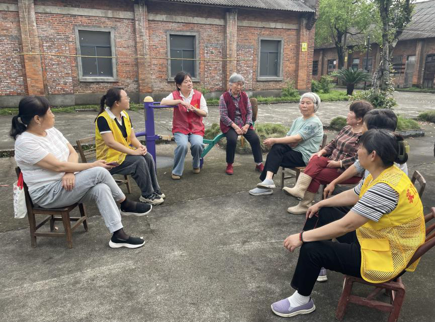 雙馬街道新站社區(qū)：“庭院板凳會(huì)”架起干群“連心橋”